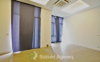 TRAPEZO Sukhumvit 16