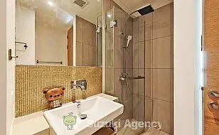 The Lofts Ekkamai：Studio Interior Photos No.19