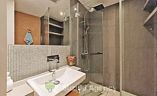 The Lofts Ekkamai：Studio Interior Photos No.19