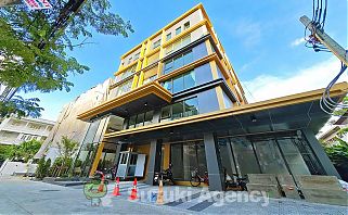 Aquila Bangkok Hotel and Residence （旧45 House ）